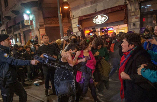 Taksim'deki kadın eylemine biber gazlı müdahale! Emniyet'ten açıklama
