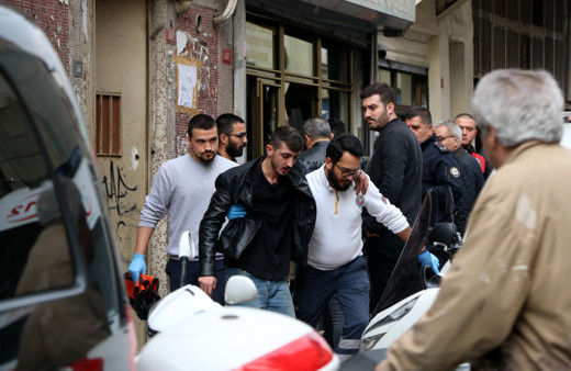 Beyoğlu'nda internet kafe tarandı! Çok sayıda yaralı var