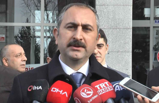 Adalet Bakanı Gül: “İzmir’de o eve yazılan yazı hepimizin evine yazılan yazıdır”