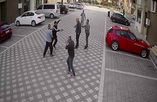 Apartman sakini kapıcıyı böyle vurdu