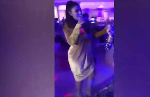 Gelin adayı Solmaz Çiros'dan kalça şov