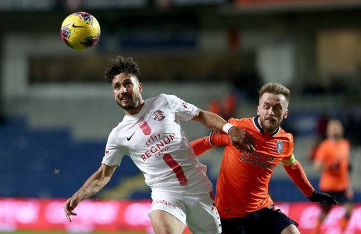 Antalyaspor'u deviren Başakşehir kazanmaya devam ediyor