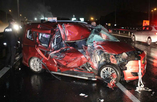 Kocaeli'nde feci kaza: 1 ölü 5 yaralı