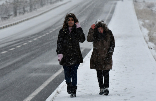 Kar yağışı okulları tatil ettiriyor! Meteorolojiden 4 Aralık uyarısı