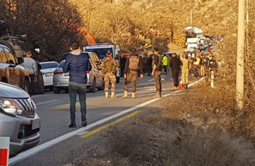 Tunceli'de askeri zırhlı araç devrildi yaralı askerler var