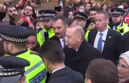 Gurbetçilerden Cumhurbaşkanı Erdoğan'a Londra'da yoğun ilgi
