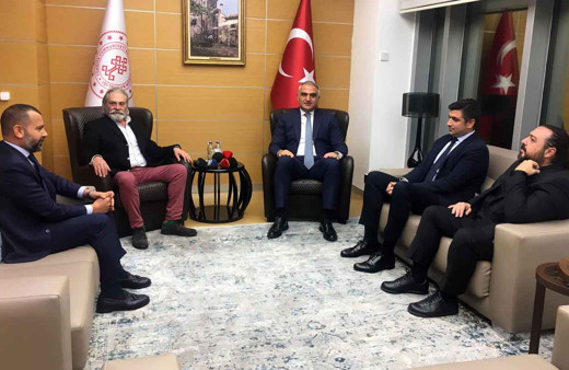 Kültür ve Turizm Bakanı Ersoy Emmy Ödüllü Haluk Bilginer’i tebrik etti