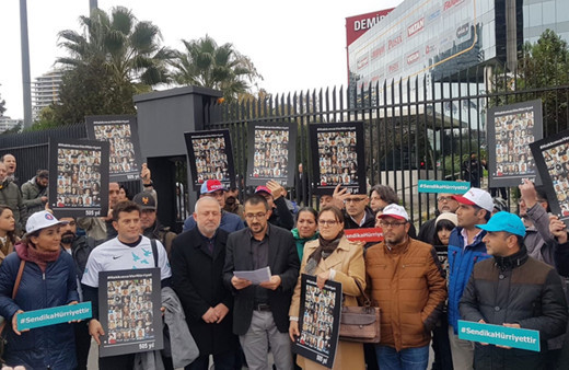 TGS'den Hürriyet önünde eylem: 45 gazetecinin hakkını kuruşu kuruşuna ödeyeceksiniz