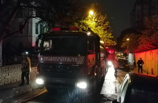 Erenköy'de 8 katlı apartmanda korkutan yangın