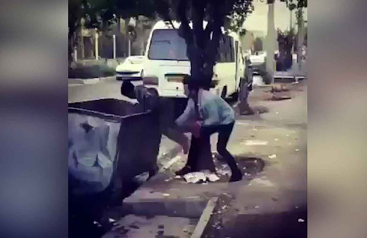 Şosyal medyada olay olan görüntüler! Küçük çocuğu şaka diyerek çöpe attılar!