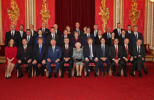 Buckingham Sarayı'nda NATO ülkeleri liderlerinden aile fotoğrafı