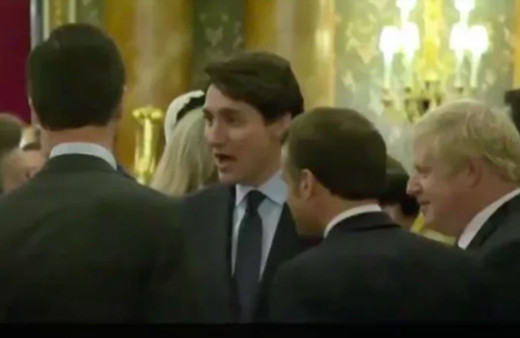 NATO toplantısına katılan liderler Trump'ın dedikodusunu yaparken yakalandı