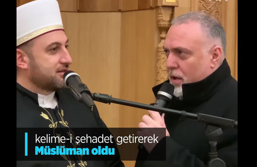 Dünyaca ünlü medya danışmanı Cambridge Camisi'nde Müslüman oldu