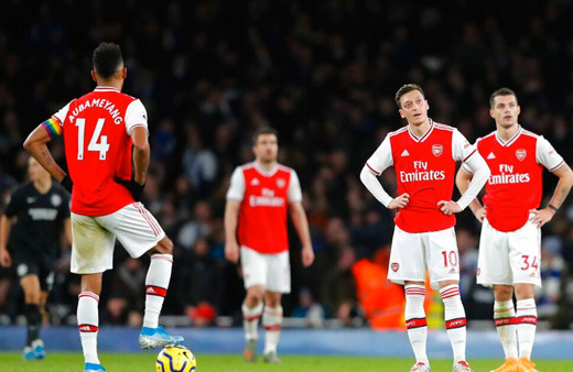 Mesut Özil'li Arsenal kayıplarda