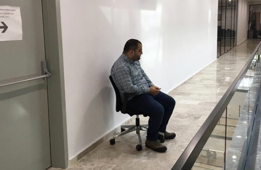 Veysel İpekçi selam vermeyen şoförünü tuvalet önüne oturttu