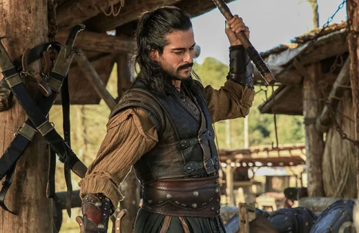 Kuruluş Osman'da skandal cep telefonu hatası Burak Özçivit'in üzerinde unutuldu