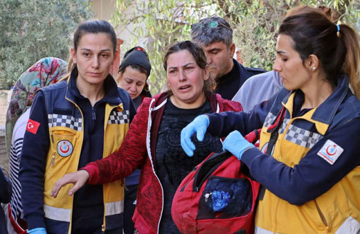 Antalya'da evinin yandığını gören anne sinir krizi geçirdi