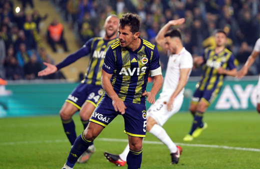 Emre Belözoğlu Zeytinburnu Güneşspor'u unutmadı