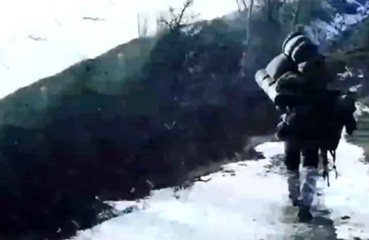 Mehmetçik 50 kilo yükle operasyon yolunda