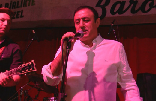 Mahmut Tuncer'den yardım konserinde sürpriz
