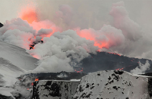 Yanardağ patladı! Çok sayıda kişiden haber alınamıyor