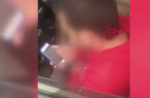 Arabada cinsel organını gösteren sapık tutuklandı ifadesine bakın