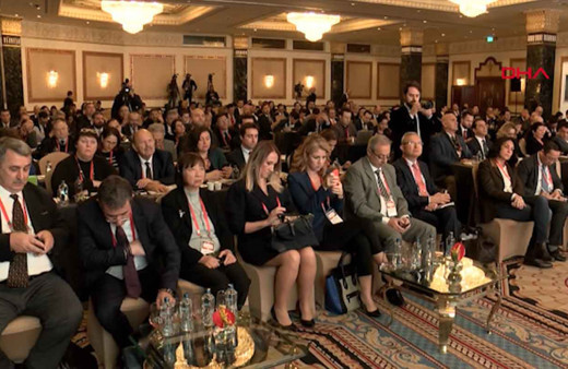 TÜSİAD'ın konferansında çeviri krizi yaşandı