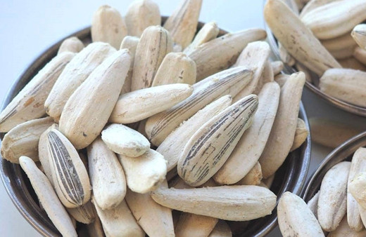 Ay çekirdeğinin kilosu kuruyemiş dükkanlarında 120 liradan alıcı buluyor