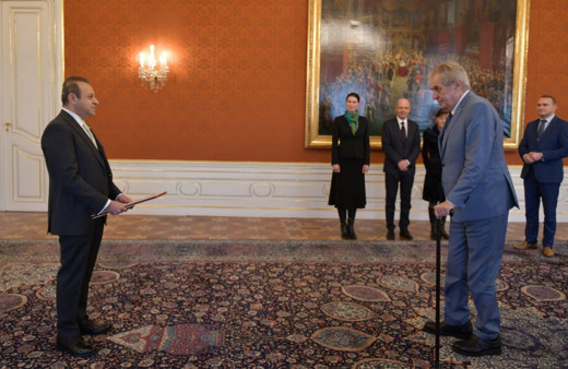 Prag Büyükelçisi Egemen Bağış güven mektubunu Çekya Cumhurbaşkanı'na sundu