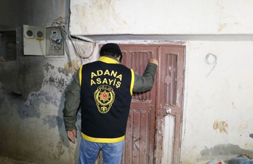 Adana polisi 52 firariye operasyon düzenledi