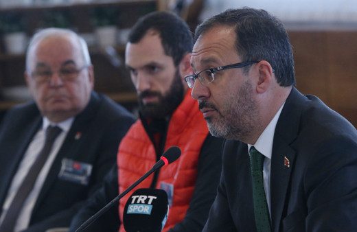 Bakan Kasapoğlu'ndan UEFA'ya asker selamı cevabı