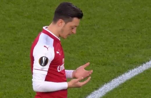 Mesut Özil'den Doğu Türkistan mesajı zulmün olduğu yerde tarafsızlık namussuzluktur