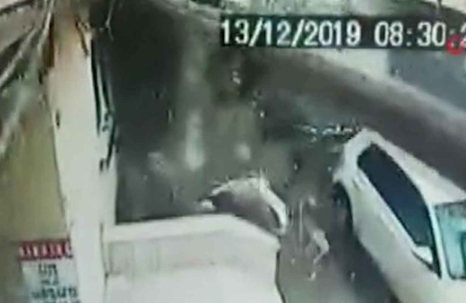 Şişli’de 6 katlı binanın çatı katının çökme anı kamerada