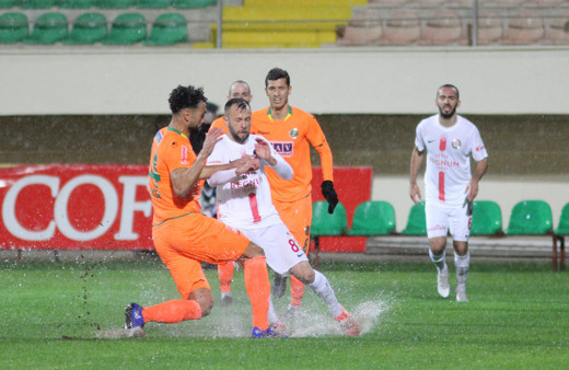 Alanyaspor - Antalya maçında gol sesi çıkmadı