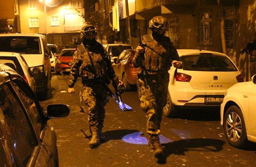 İstanbul'da zehir tacirlerine büyük baskın! 100'den fazla gözaltı var