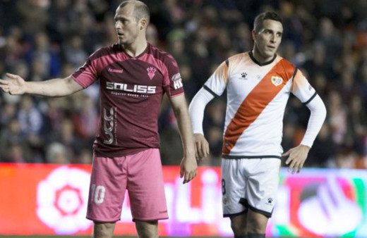 İspanya'da futbol maçı ırkçı tezahürattan dolayı yarıda kesildi