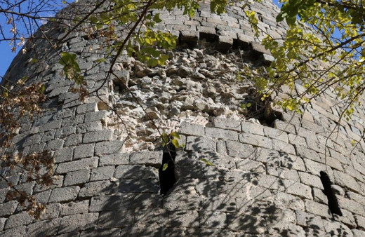 5 bin yıllık tarihi Diyarbakır surları hırsızların hedefi oldu! Çalıp satıyorlar