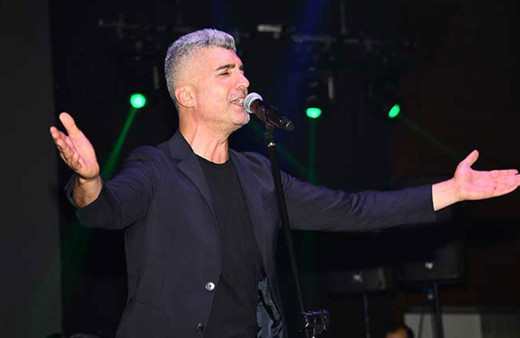 Özcan Deniz 9 yıl aradan sonra sahne alıyor para paraya demeyecek