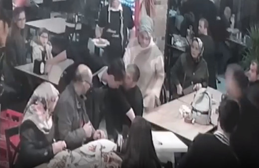 Garsonu neredeyse ailecek öldüreceklerdi!