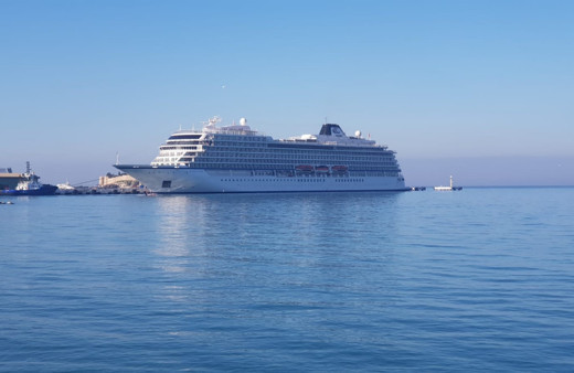 Dev yolcu gemisi Kuşadası’nda