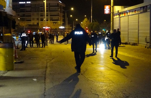 Eğlence mekanı önünde dehşet saçtı!