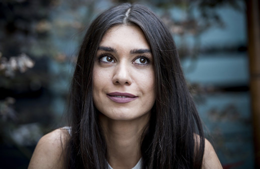 Burcu Kıratlı Sinan Akçıl ile evlendi mi kaç yaşında?