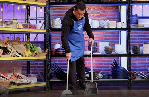 Acun Ilıcalı Masterchef'de yer süpürdü Beyaz kaptan oldu