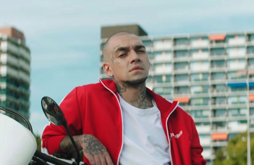 Ezhel kışladan ilk fotoğrafları paylaştı! Bedelini ödedik dona dona