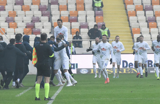 Çaykur Rizespor, deplasmanda BtcTurk Yeni Malatyaspor'u 2-0 yendi