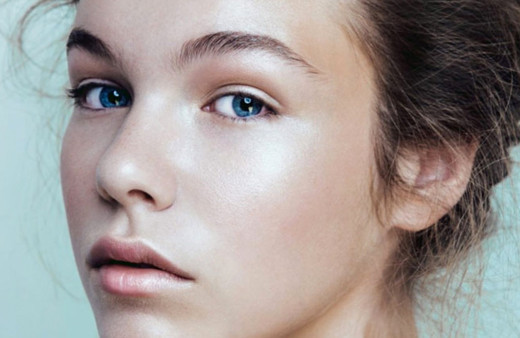 2020 makyaj trendleri doğal ışıltılar öne çıkıyor