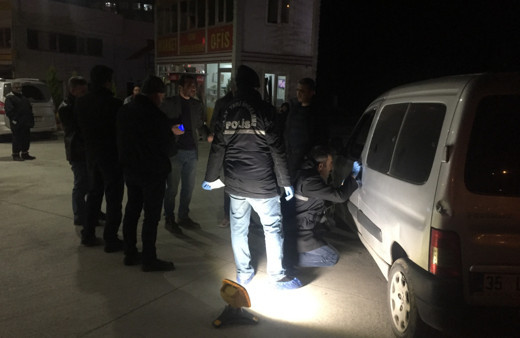 İYİ Parti Uşak ilçe başkanı Hakan Savaş'a tüfekli saldırı trafikte dehşeti yaşattılar