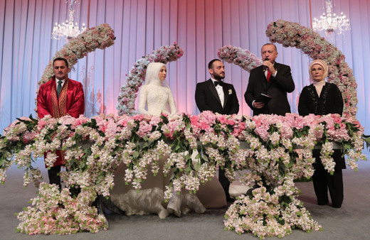 Erdoğan, Ulaştırma Bakanı Cahit Turhan'ın oğlunun nikah şahidi oldu
