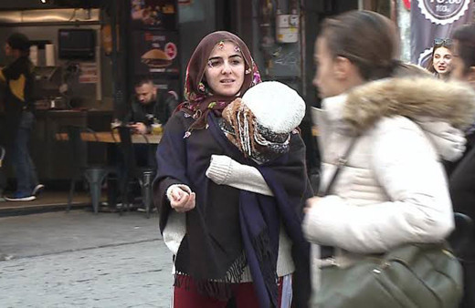 CNN Türk muhabiri dilenci kılığına girdi