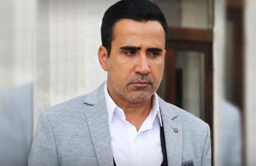 Emrah'ın yeni imajı olay oldu saçlarını boyattı estetiği de abarttı